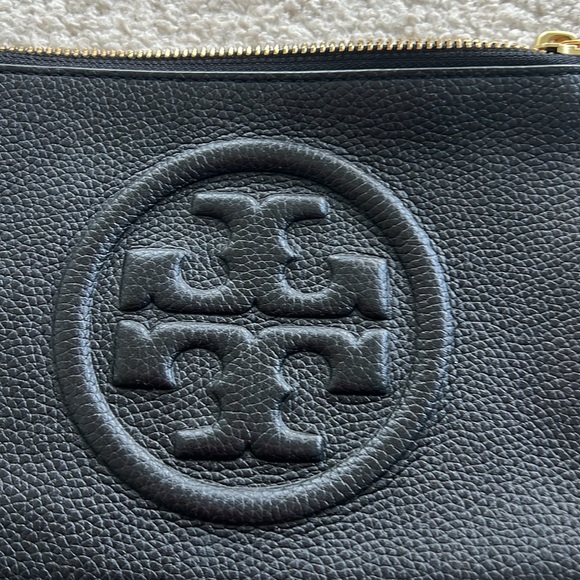 Tory Burch black leather zippered clutch - Picture 3 of 4